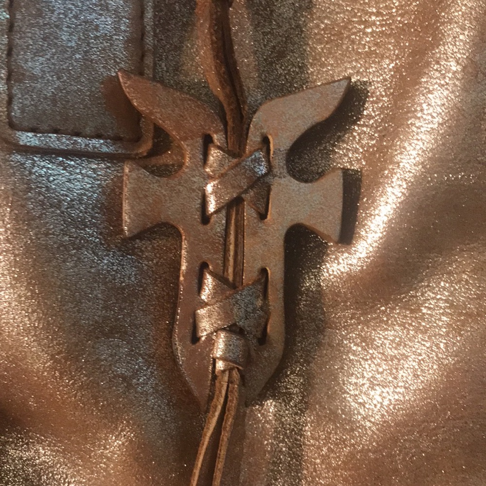 Frye Metallic Rose Gold Leather Tote Bag Purse with Charm - Picture 5 of 13